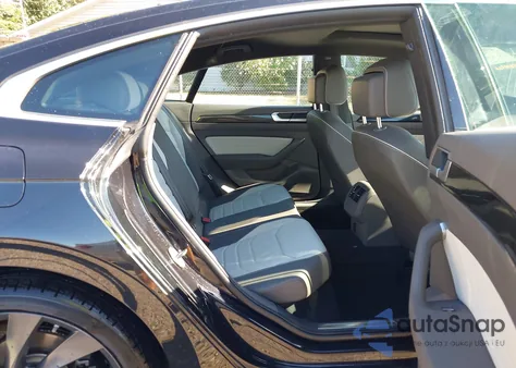 2022 Volkswagen Arteon 2.0T Sel R-Line z USA, uszkodzony, nr VIN WVWAR7AN2NE012447